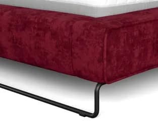 Pantheon bed: Slightly floating look thanks to delicate metal base